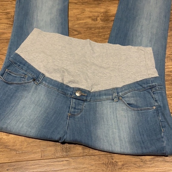 Thyme Maternity medium/light wash jeans size XXL pants with a belly band - Picture 5 of 10